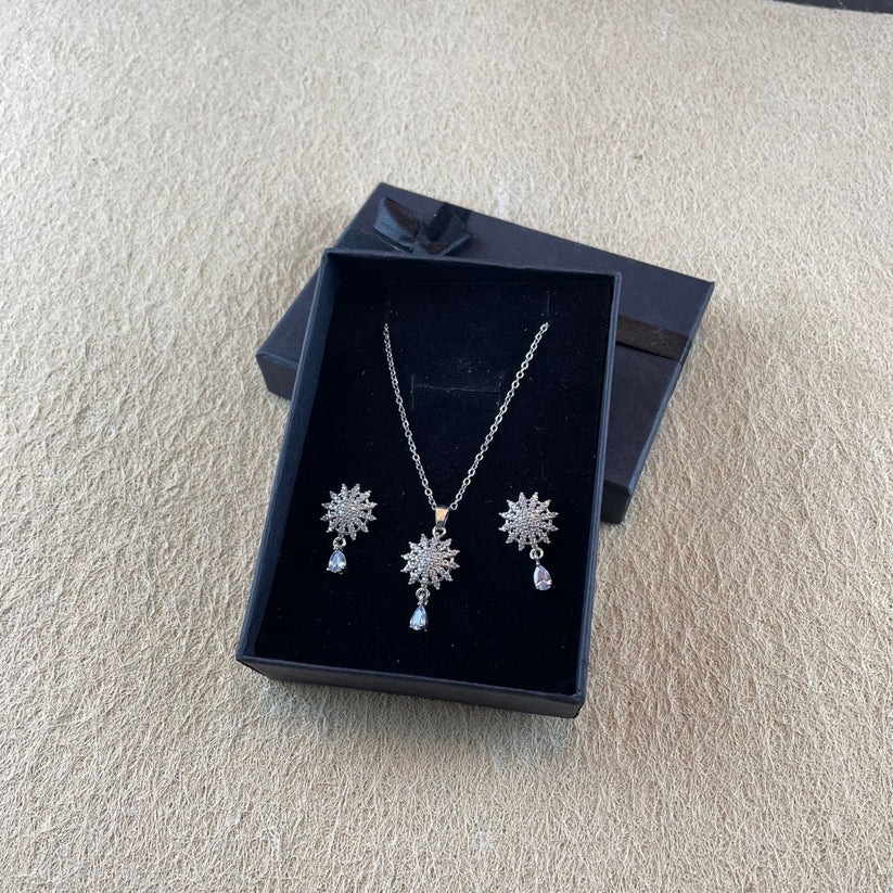 The Winter Bloom Necklace