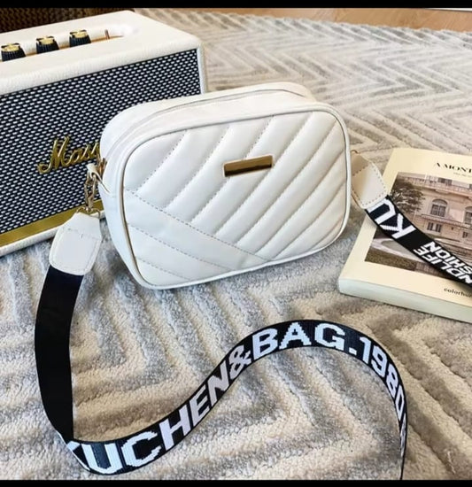 High-Quality Quilted Crossbody Bag - Stylish & Versatile