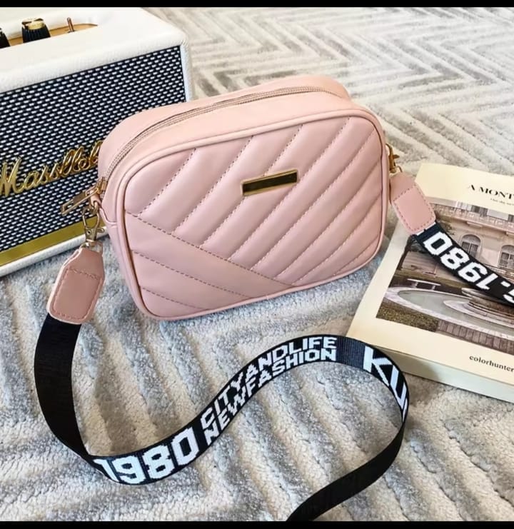 High-Quality Quilted Crossbody Bag – Stylish & Versatile