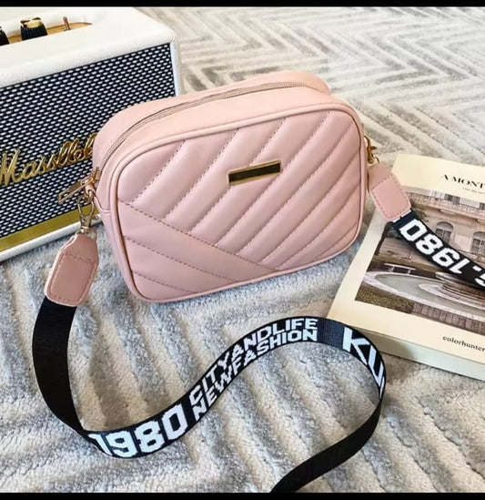 High-Quality Quilted Crossbody Bag - Stylish & Versatile